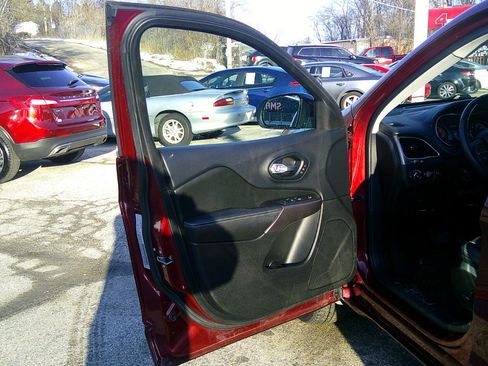 Used 2019 Jeep Cherokee Overland w/ Trailer Tow Group image 17