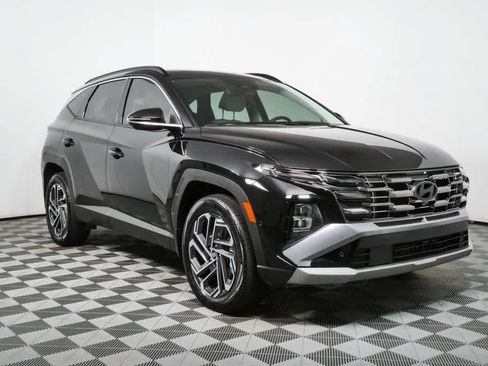 Used 2025 Hyundai Tucson Limited AWD/4WD image 1