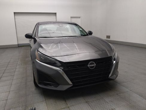 Used 2025 Nissan Altima 2.5 SV FWD image 14