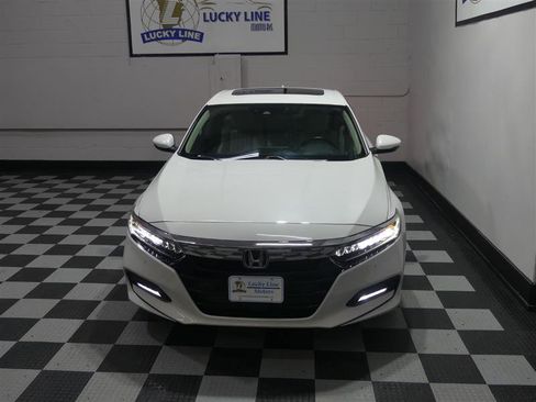 Used 2018 Honda Accord Touring image 3