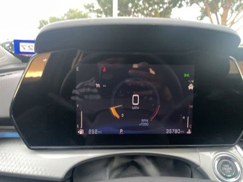 Used 2025 Chevrolet Trax LT FWD image 12