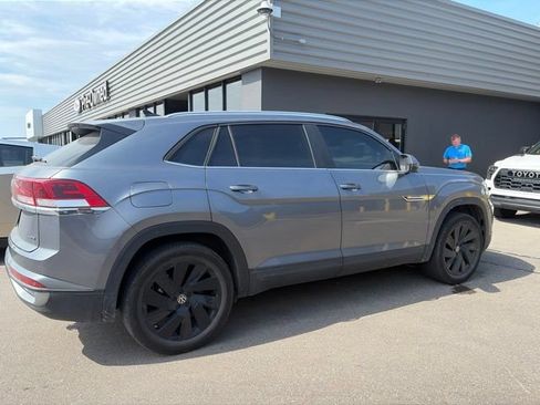 Used 2024 Volkswagen Atlas Cross Sport SE AWD/4WD image 3