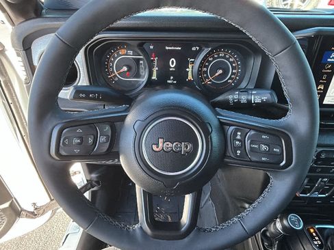Used 2025 Jeep Wrangler Unlimited Sport AWD/4WD image 18