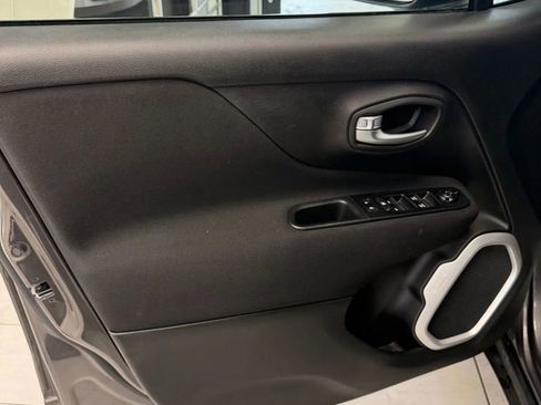 Used 2018 Jeep Renegade Latitude image 21