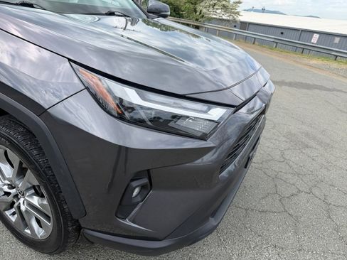 Used 2022 Toyota RAV4 XLE Premium image 28