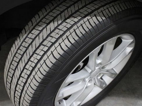 Used 2021 Kia Sorento LX image 38