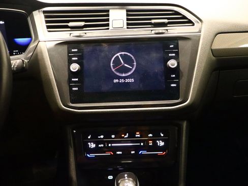 Used 2023 Volkswagen Tiguan SE image 23