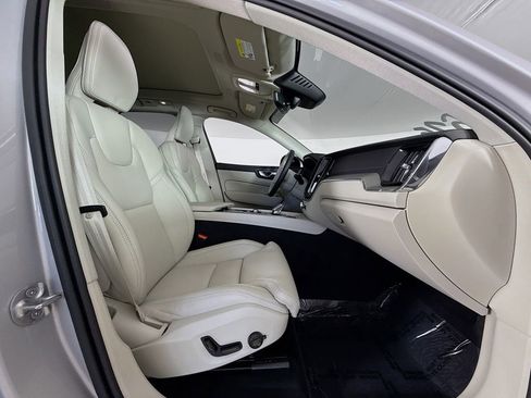 Certified 2025 Volvo XC60 T8 Ultra AWD/4WD image 29