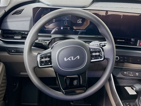 New 2026 Kia Carnival LX FWD image 11