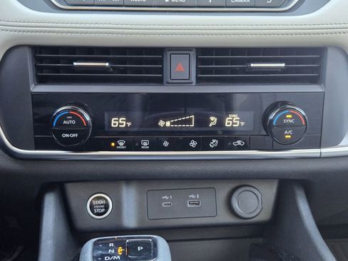 Used 2023 Nissan Rogue SV image 17