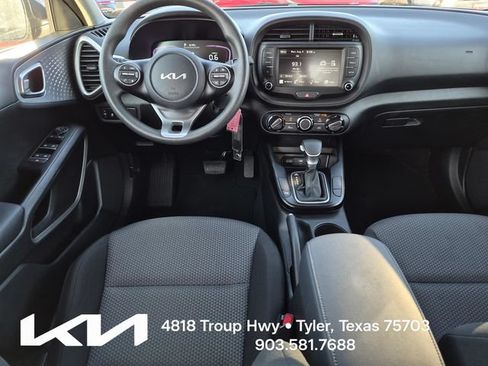 Certified 2025 Kia Soul LX w/ LX Technology Package FWD image 20
