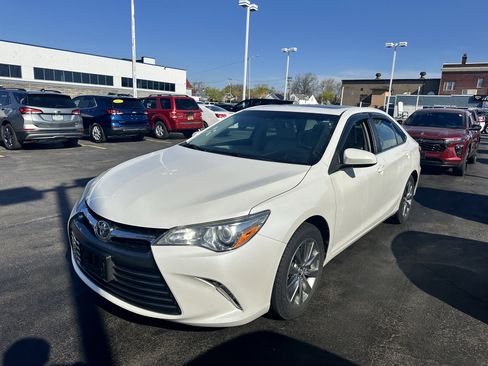 Used 2017 Toyota Camry XLE FWD image 3