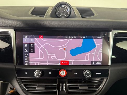Certified 2025 Porsche Macan 2.0T image 33