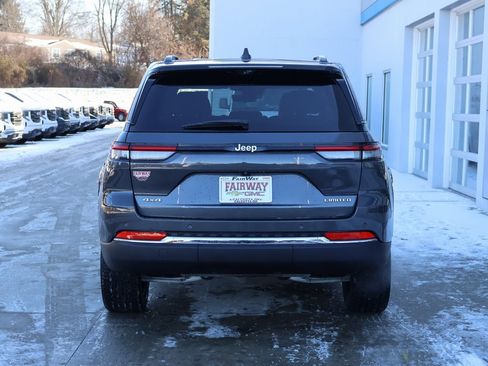 Used 2024 Jeep Grand Cherokee Limited w/ Luxury Tech Group II image 9