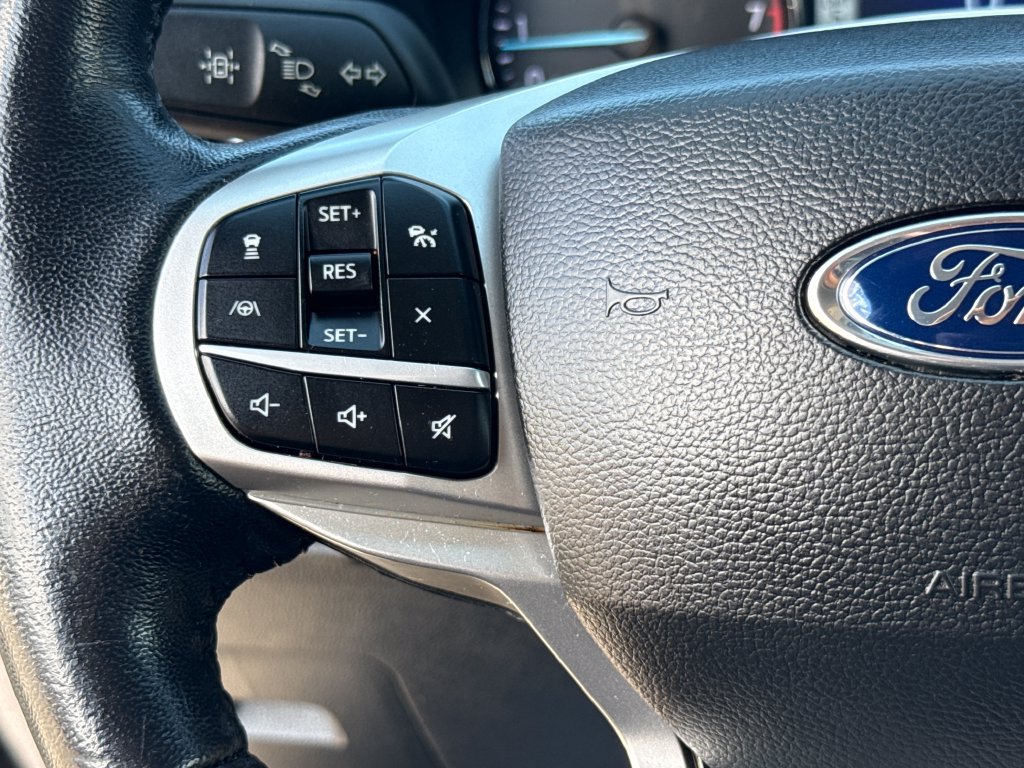 Used 2022 Ford Explorer Limited w/ Equipment Group 301A RWD image 16