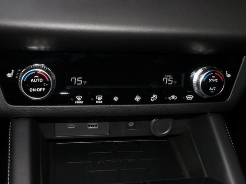 New 2025 Mitsubishi Outlander SE image 22