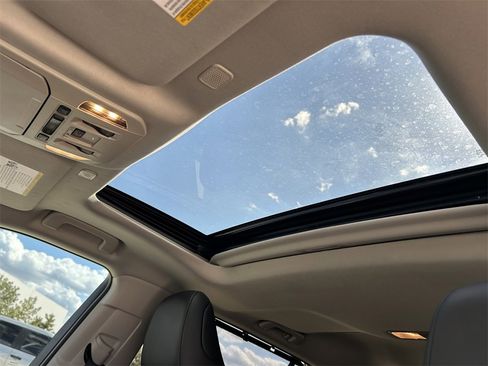 Certified 2024 Toyota Highlander XLE image 23