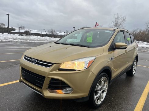 Used 2014 Ford Escape Titanium image 2