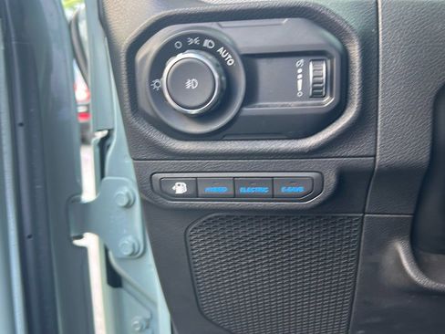 Used 2024 Jeep Wrangler Unlimited w/ Convenience Group image 15