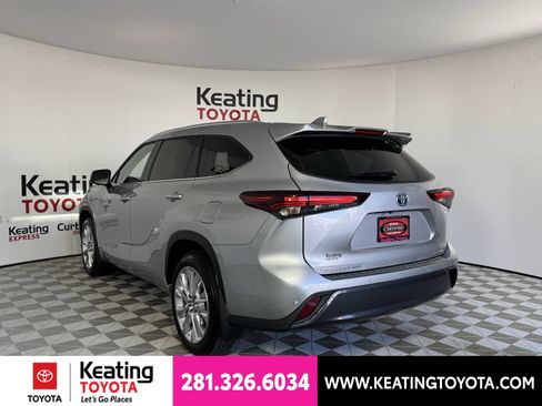 Certified 2024 Toyota Highlander Limited AWD/4WD image 8