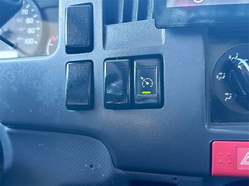 Used 2018 Isuzu NPR HD image 25