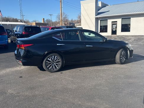 Used 2024 Nissan Altima 2.5 SV image 6
