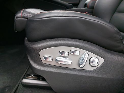 Used 2025 Porsche Macan S image 31