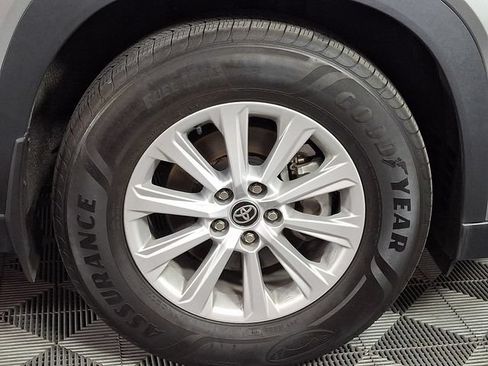 Used 2024 Toyota Grand Highlander AWD image 11