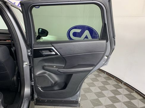 Used 2024 Mitsubishi Outlander SE image 37