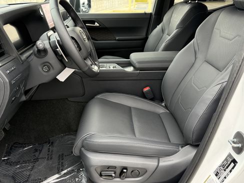 New 2026 Lexus GX 550 image 18