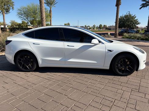 Used 2020 Tesla Model 3 Standard Range image 2