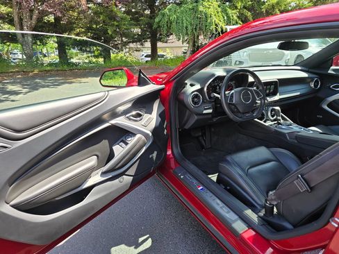 Used 2016 Chevrolet Camaro SS RWD image 7