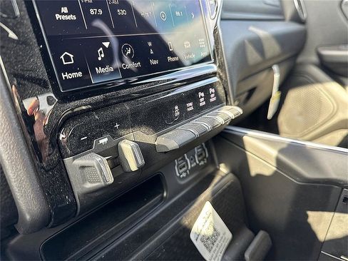 Used 2023 RAM 1500 Big Horn image 32