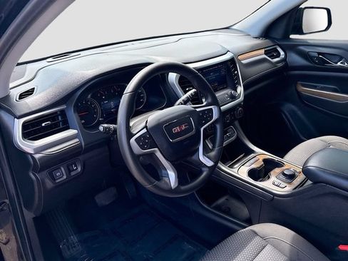 Used 2023 GMC Acadia SLE w/ Driver Convenience Package FWD image 9