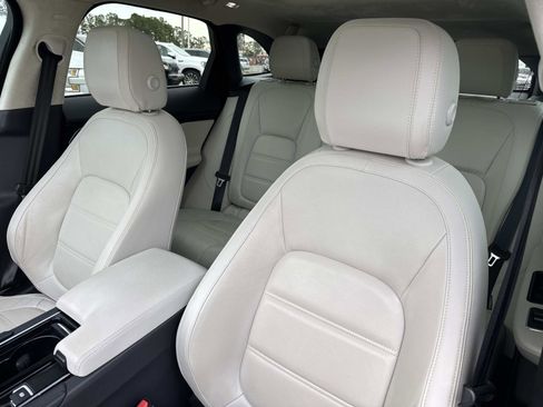 Used 2020 Jaguar F-PACE Prestige image 24