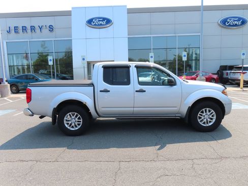Used 2015 Nissan Frontier SV AWD/4WD image 4