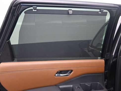 Used 2025 Nissan Pathfinder Platinum FWD image 23