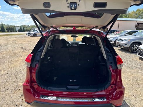 Used 2017 Nissan Rogue SV w/ SV Premium Package image 10