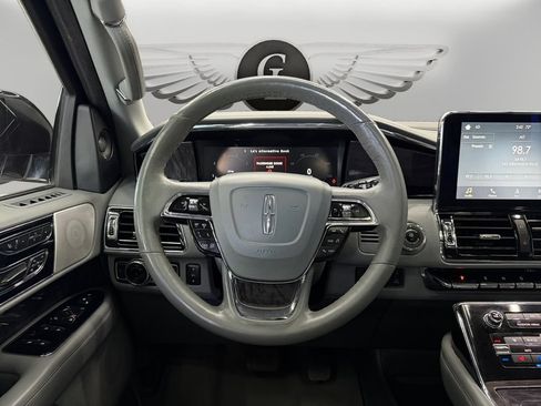 Used 2019 Lincoln Navigator Reserve AWD/4WD image 12