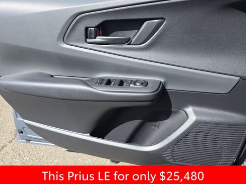 Used 2025 Toyota Prius LE image 33