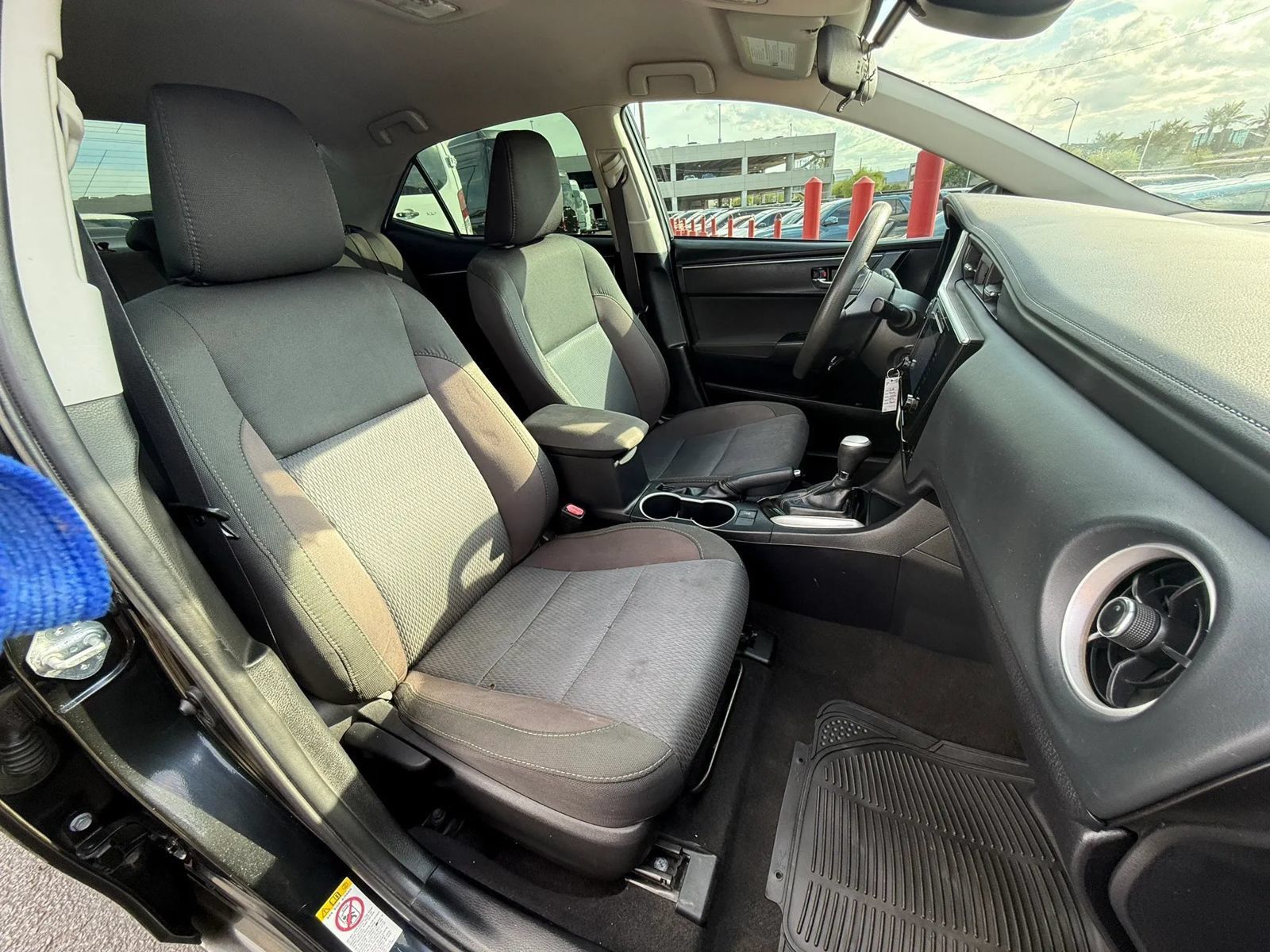 Used 2018 Toyota Corolla LE FWD image 14