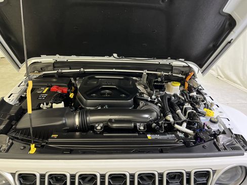 Used 2025 Jeep Wrangler Unlimited Sahara AWD/4WD image 15