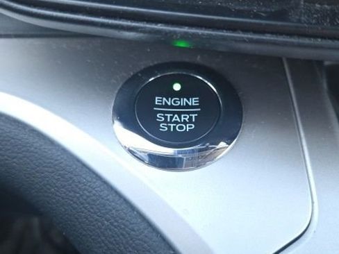 Used 2020 Ford Explorer XLT image 28