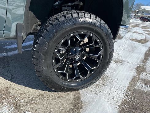 Used 2025 Chevrolet Silverado 1500 LT image 16