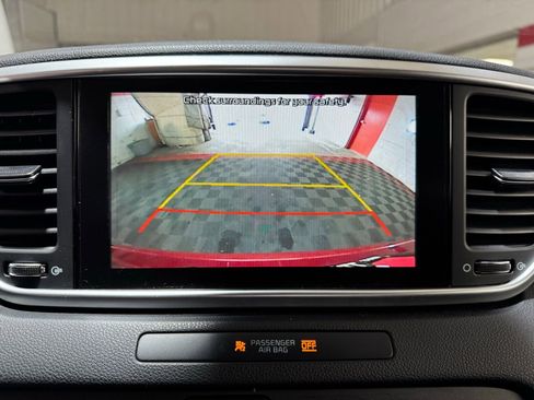 Used 2021 Kia Sportage LX image 19