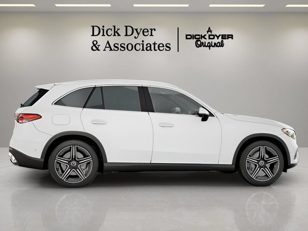 Used 2026 Mercedes-Benz GLC 300 image 12