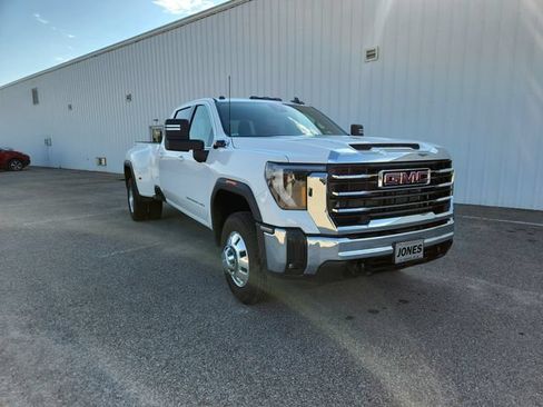 Used 2025 GMC Sierra 3500 SLE w/ SLE Value Package AWD/4WD image 2