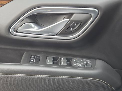 Used 2023 Chevrolet Suburban Premier image 23