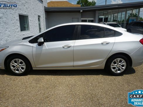 Used 2019 Chevrolet Cruze LS FWD image 13