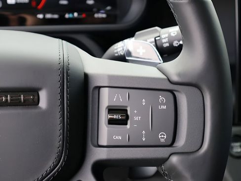 Certified 2026 Land Rover Defender 110 AWD/4WD image 38
